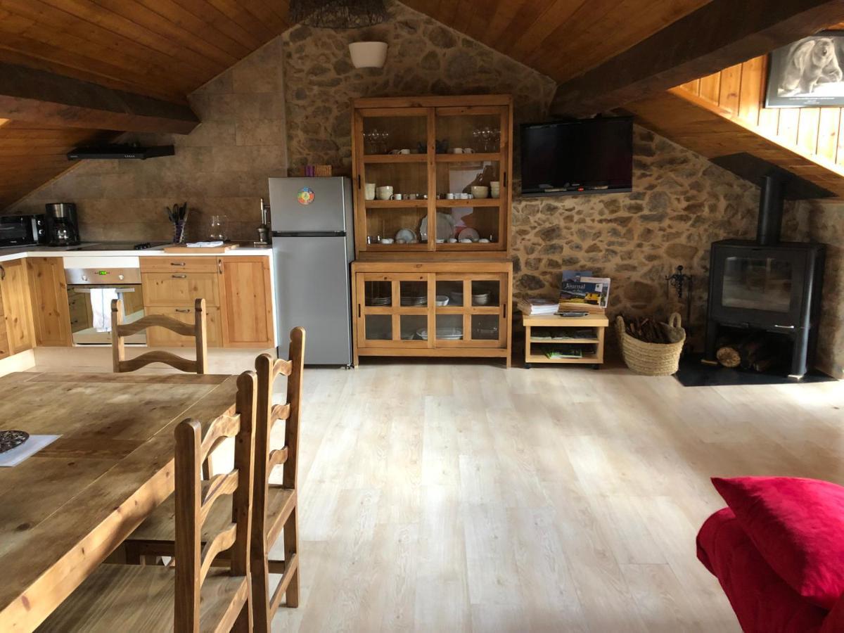 Charmant Appartement Dans Le Village/Coqueto Apartamento En El Pueblecito La Cabanasse Екстериор снимка